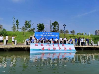 嘉陵區(qū)開(kāi)展2022年嘉陵江漁業(yè)資源增殖放流活動(dòng)
